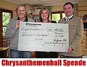 15.000 € für Haus Bambi der Lebenshilfe Miesbach e.V.: TV-Star Horst Janson überreichte im Juli 2007 die Chrysanthemenball-Spende 2007 (Foto: Sessner)